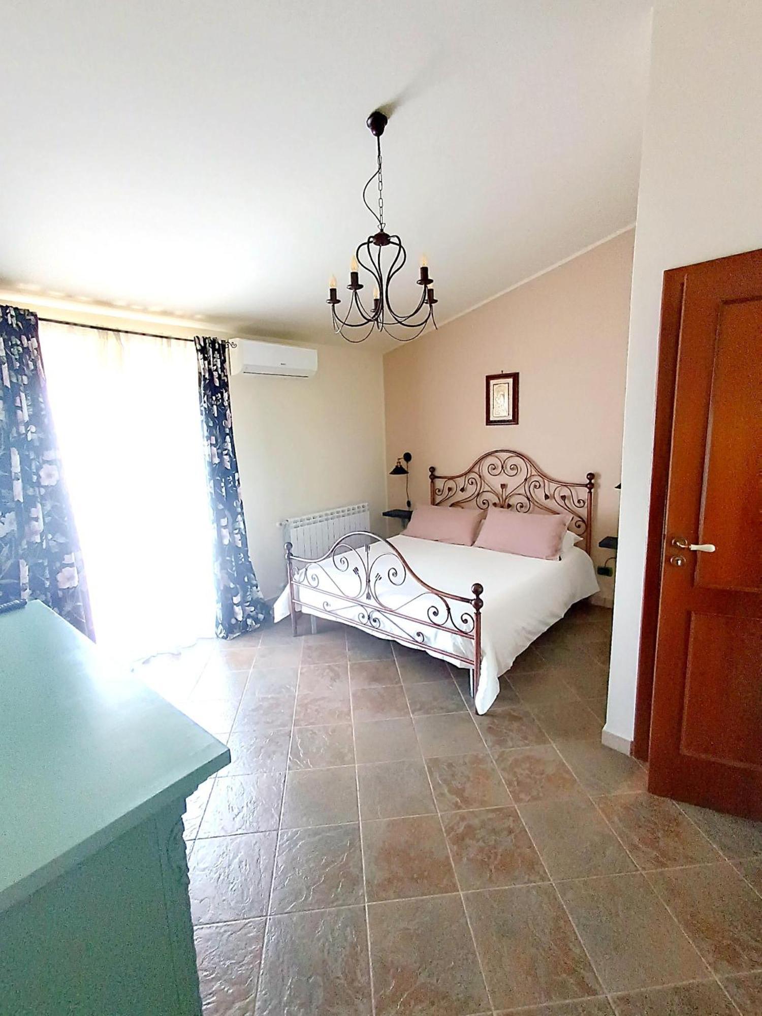 La Casa Di Matilde Bed & Breakfast Gioiosa Marea Ngoại thất bức ảnh